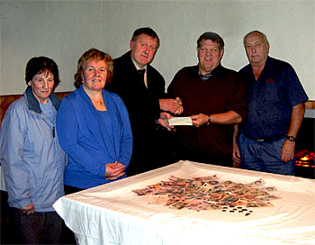 Neil Murray presents cheque