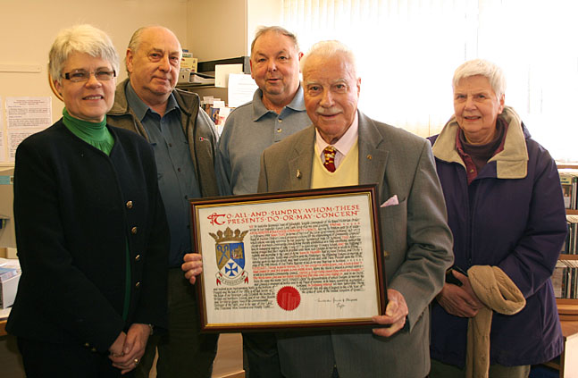 Bingo Bremner hands over the Coat-of-Arms.