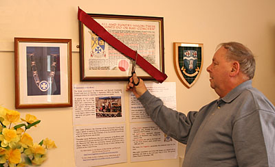 Les Chalmers cuts the ribbon